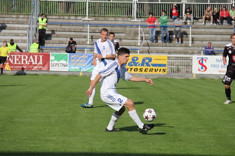 Valcíři si vyšlápli na lídra tabulky, když na domácím trávníku porazili hradecké Votroky 3:1. 