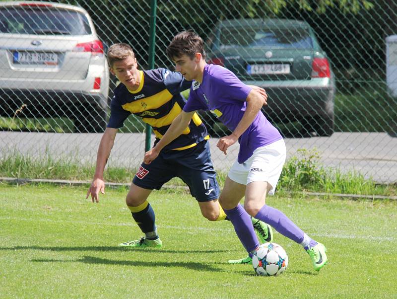 Favorizovaný Frýdlant (žluto-modré dresy) si v generálce poradil s Čeladnou 3:0.