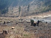 Požár šesti hektarů různého lesního porostu u Palkovic.
