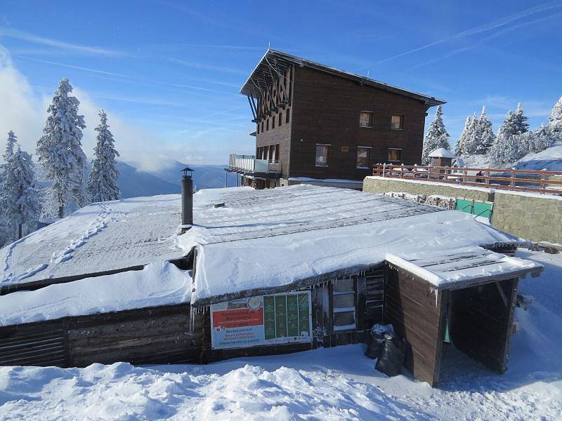 Na Lysé hoře v Beskydech už se turisté mohou občerstvit v nové Bezručově chatě.