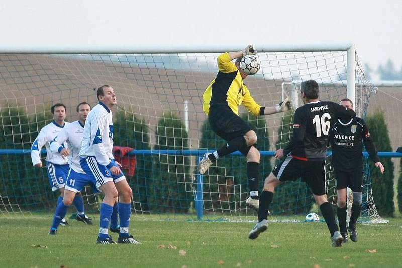 Oldřišov – Janovice 2:6 (0:3). Janovičtí se tentokrát prezentovali výborným výkonem okořeněným přesnou střelbou. 