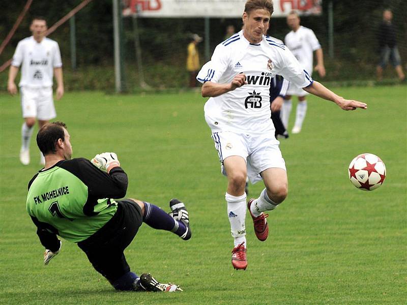 Velice důležité vítězství vybojovali o víkendu divizní fotbalisté Lískovce na domácí půdě proti Mohelnici. LÍSKOVEC – MOHELNICE 5:4 (2:1)