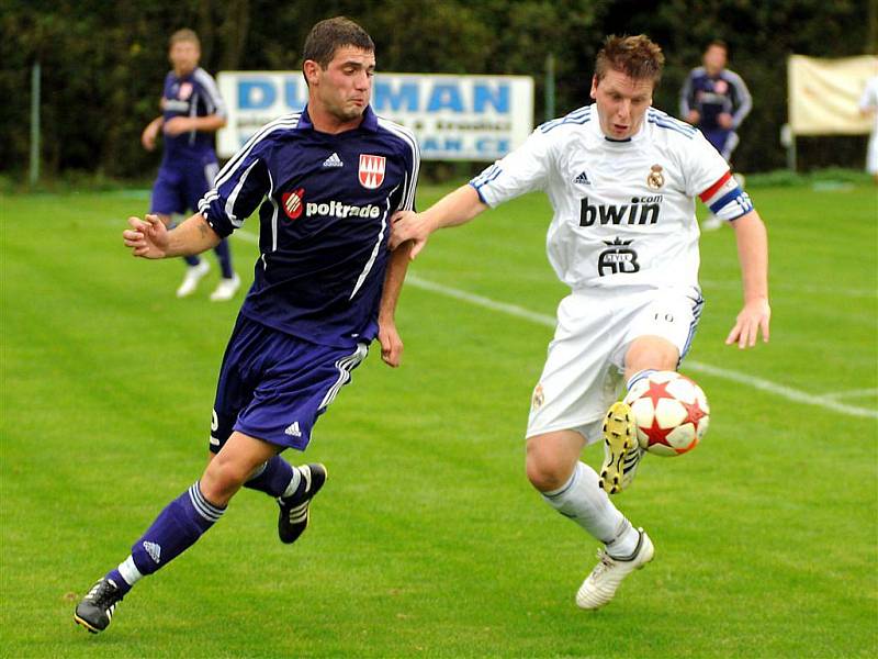 Velice důležité vítězství vybojovali o víkendu divizní fotbalisté Lískovce na domácí půdě proti Mohelnici. LÍSKOVEC – MOHELNICE 5:4 (2:1)