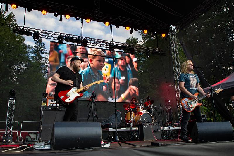 První den festivalu Ladná Čeladná se konal 6. srpna 2021. Na snímku vystoupení kapely Vypsaná fiXa.