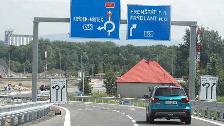 Poslední červnový den po poledni otevřeli první část dálničního obchvatu Frýdku-Místku v severojižním směru Ostrava - Beskydy, 30. 6. 2022.