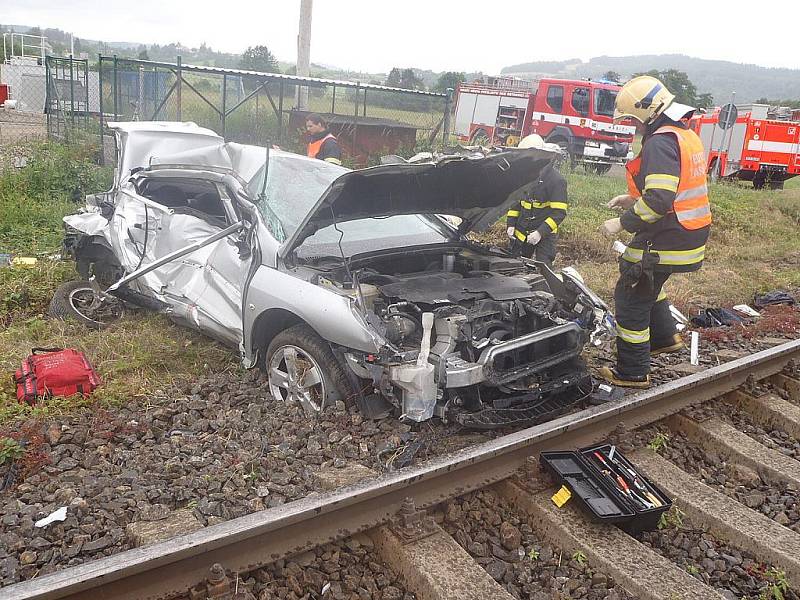 Tragické následky měla v úterý 21. června tragická nehoda na železničním přejezdu mezi stanicemi Pržno a Frýdlant nad Ostravicí. Osobní vlak, který jel z Ostravy do Kojetína se srazil s osobním automobilem. Při nehodě byl usmrcen pětašedesátiletý řidič.