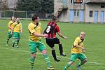 Duel okresního přeboru mezi domácími Palkovicemi (v červeno-černém) a Baškou skončil smírem 1:1. 