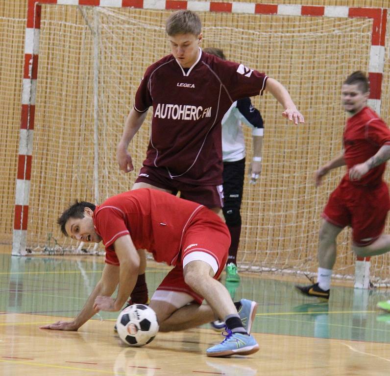 Finálovým turnajem vyvrcholil 23. ročník Frýdecko-místecké ligy v sálové kopané. 