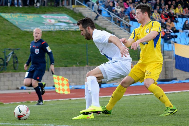 Varnsdorf (ve žlutém Zbrožek) porazil Frýdek-Místek 1:0.