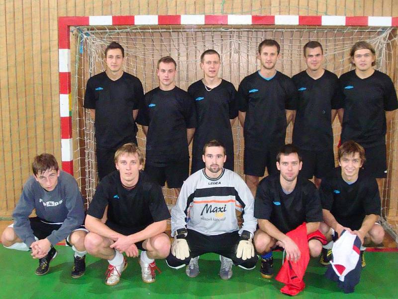 Dobrá Team. Horní řada zleva: Lukáš Šmahaj, Michal Pietroszek, Dušan Šmahaj, Přemysl Bednárek, Vojtěch Palarčík, Jan Gryžboň. Dolní řada zleva: David Javorek, Adam Javorek, David Hernik, Jan Filipčík, Dalibor Javorek. 