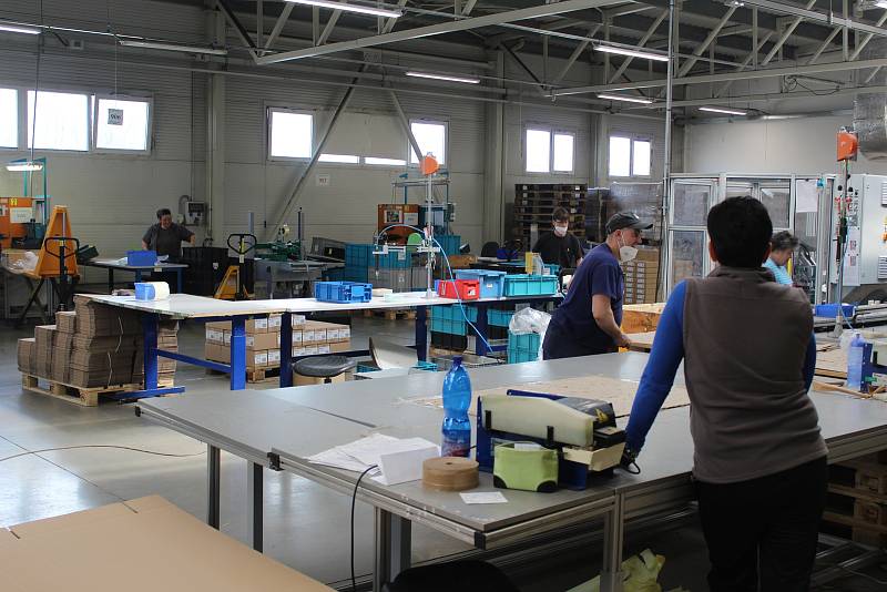 Společnost Ergon zaměstnává na 250 lidi se zdravotním handicapem. Výrobní haly jsou spojené se společností Steeltec (na snímcích také).
