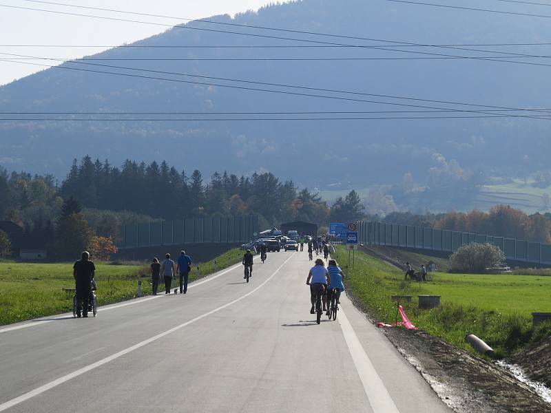 V Třinci byl slavnostně otevřen obchvat v úseku mezi Nebory a Bystřicí.