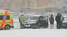 Husté sněžení zasáhlo v neděli Frýdecko-Místecko a Třinecko. Se sněhem „se bojovalo“ v celém regionu. Snímky jsou z Frýdku-Místku, Ostravice, Bílé a Hukvaldů.