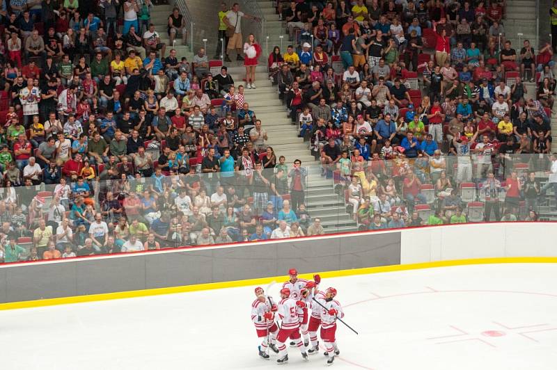 Přátelský hokejový zápas mezi HC Oceláři Třinec a Bílí Tygři Liberec v nové Werk aréně. 