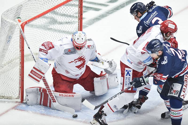 Čtvrtfinále play off hokejové extraligy - 2. zápas: HC Oceláři Třinec - HC Vítkovice Ridera, 21. března 2019 v Třinci. Na snímku (zleva) brankář Třince Šimon Hrubec, David Musil, Radoslav Tybor a Daniel Krenželok.