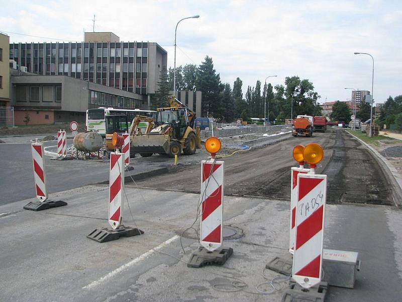 Ulice 8. pěšího pluku v centru Frýdku-Místku prochází revitalizací. Proto zde dochází k dopravním uzavírkám, které se budou postupně podle průběhu stavebních prací posunovat.