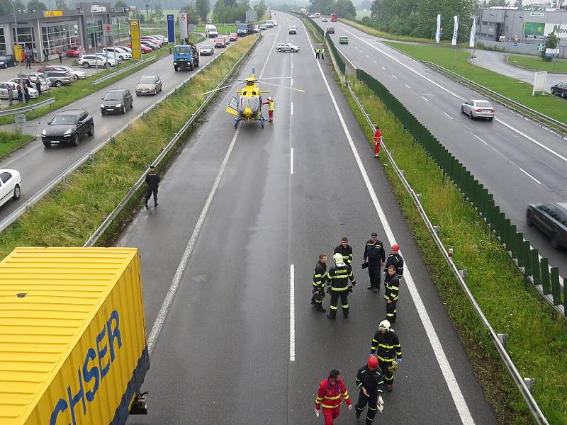 Záchranná akce na dálnici ve Frýdku-Místku. 