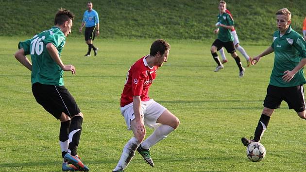 Fotbalisté Starého Města souboj o první příčku tabulky zvládli na jedničku, když v domácím prostředí vyhráli nad Lučinou 2:0. 