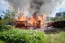 V sobotu 5. září dopoledne zasahovali hasiči u požáru dřevěné kůlny s nářadím v Palkovicích na Frýdecko-Místecku.