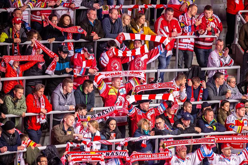 Oceláři (v bílém) vs. Sparta Praha.