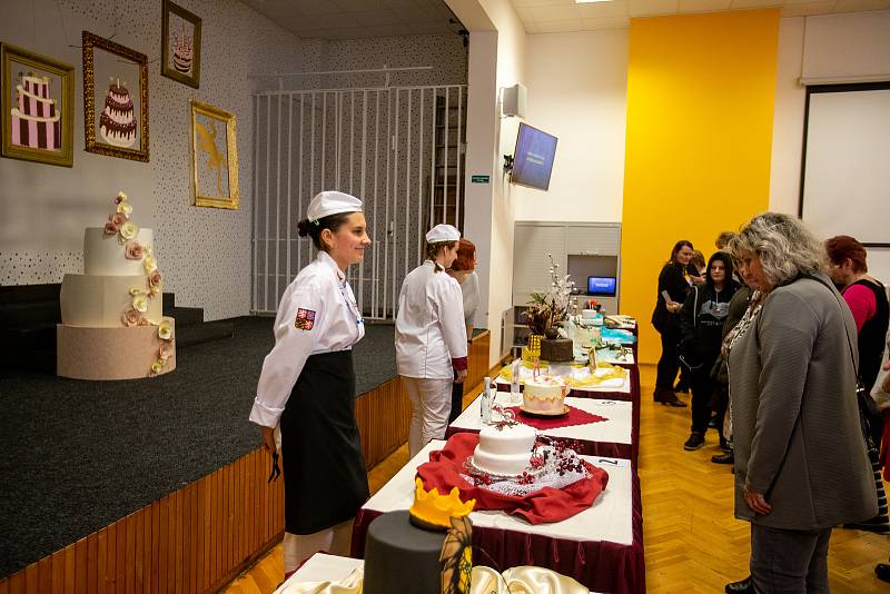 Střední škola gastronomie, oděvnictví a služeb uspořádala ve Frýdku-Místku 7. ročník celorepublikové soutěže cukrářů Podbeskydský ještěr.