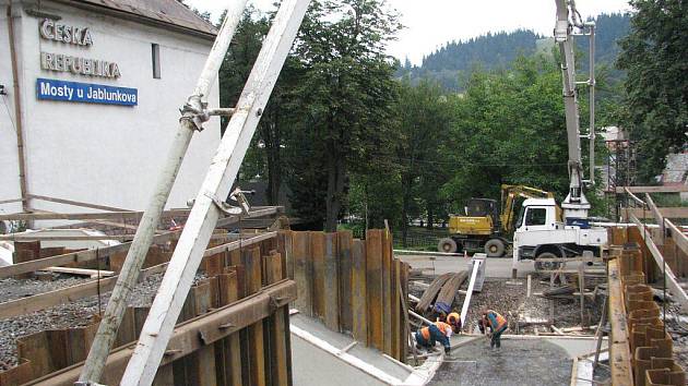 Vlaková zastávka v Lyžbicích