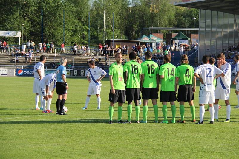 Druholigoví fotbalisté Frýdku-Místku dohrávku 27. kola zvládli na jedničku, když v domácím prostředí porazili trápící se Most 3:0. 