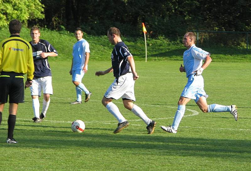 V Raškovicích se o víkendu představila v derby utkání Bystřice. Domácí vyhráli šťastnou brankou z nastaveného času 2:1.