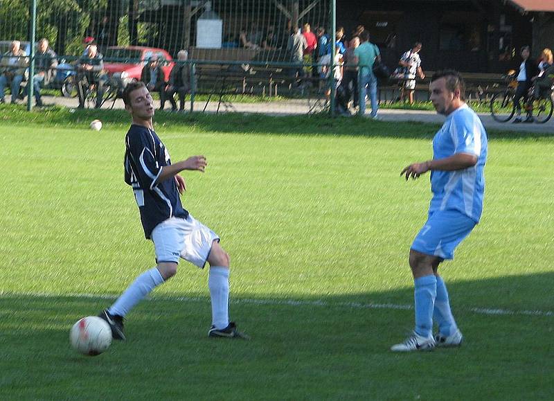 V Raškovicích se o víkendu představila v derby utkání Bystřice. Domácí vyhráli šťastnou brankou z nastaveného času 2:1.