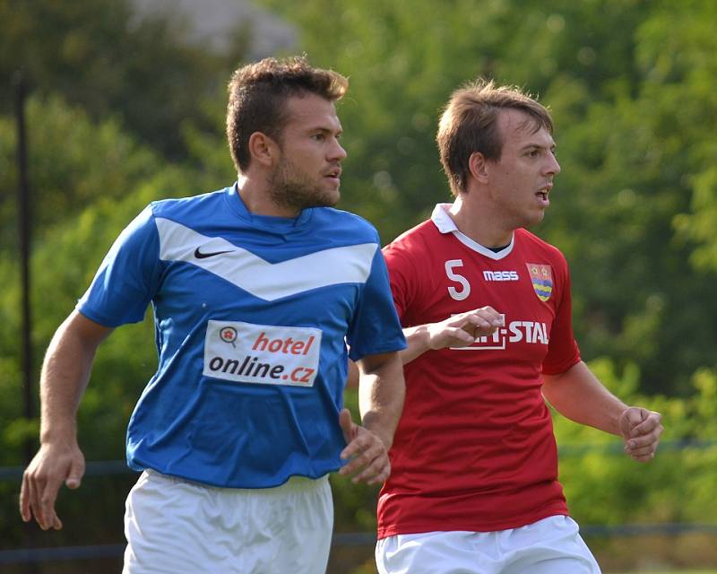 Duel mezi orlovským Slovanem (modré dresy) a Lučinou skončil výhrou hostí 1:3. 
