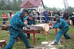 Pátý ročník Májové veselice v obci Řeka. Součástí oslav byla soutěž amatérských dřevorubců Forest man.