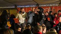 Vánoční koledy se zpívaly také na náměstí Svobody v Místku. 