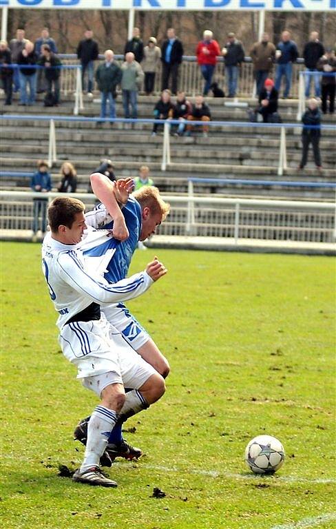 Fotbalisté Frýdku-Místku se protrápili k těsné výhře 1:0 nad týmem Zábřehu a dostali se už do čela třetiligové tabulky.