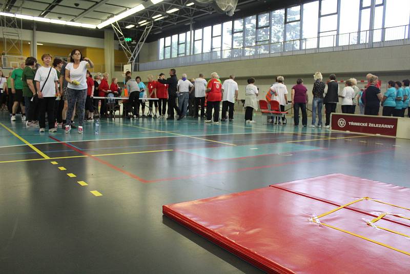 Stovky účastníků zápolily v řadě sportovních aktivit při krajských sportovních hrách seniorů v Třinci.