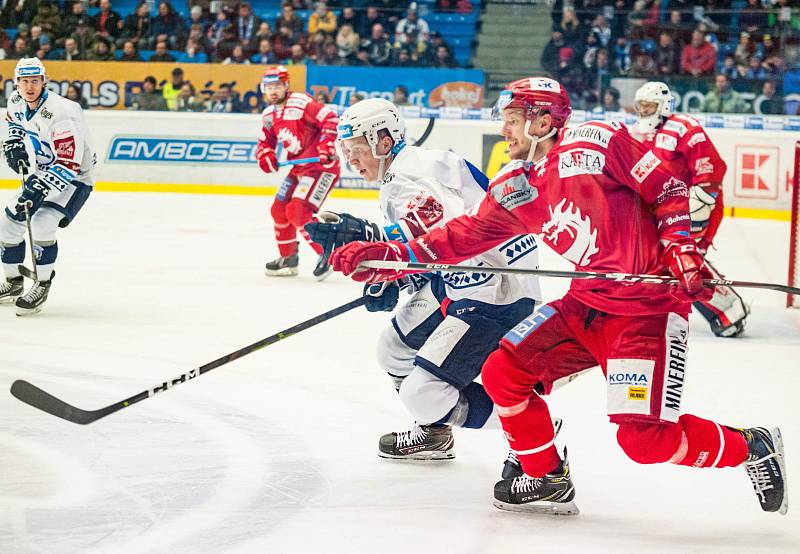 Oceláři (v červeném) prohráli v Plzni 2:5.