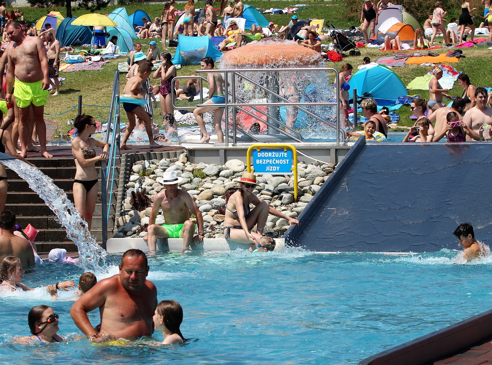 OBRAZEM: Tropy přilákaly do aquaparku Olešná ve Frýdku-Místku davy -  Novojičínský deník