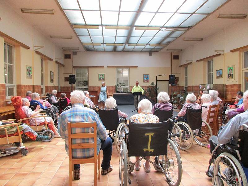 Senioři ze Střediska sociálních služeb z Frýdlantu mají rozšířenou nabídku sociálních služeb.