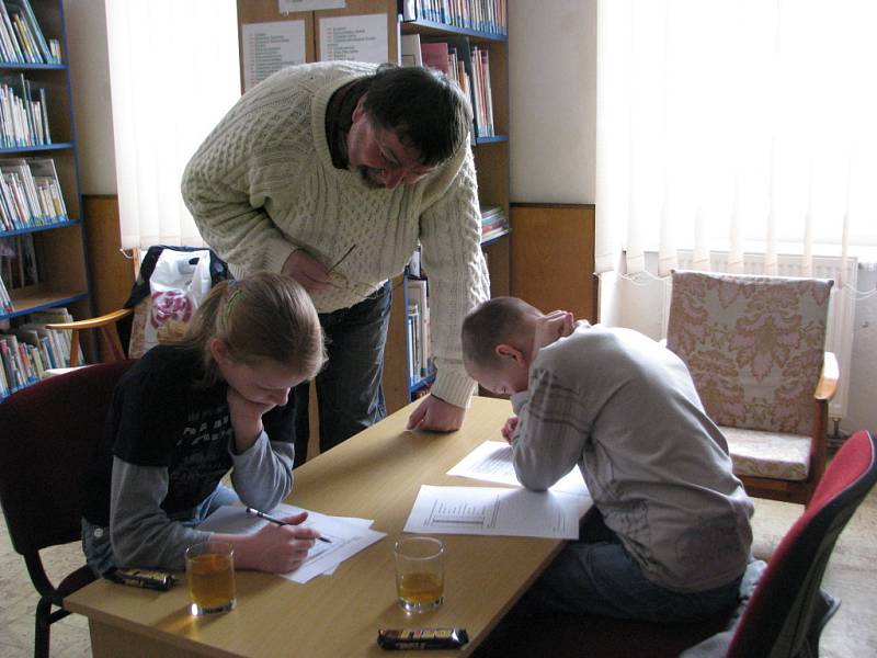Knihovnu v Mostech u Jablunkova zaplnili v sobotu mladí luštitelé. Jednalo se se o šestý ročník soutěže.