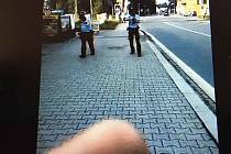 Den po útoku muže s mačetou ve Frýdlantě nad Ostravicí, 24. 3. 2023. Záběr z vysílání na mužových sociálních sítí.