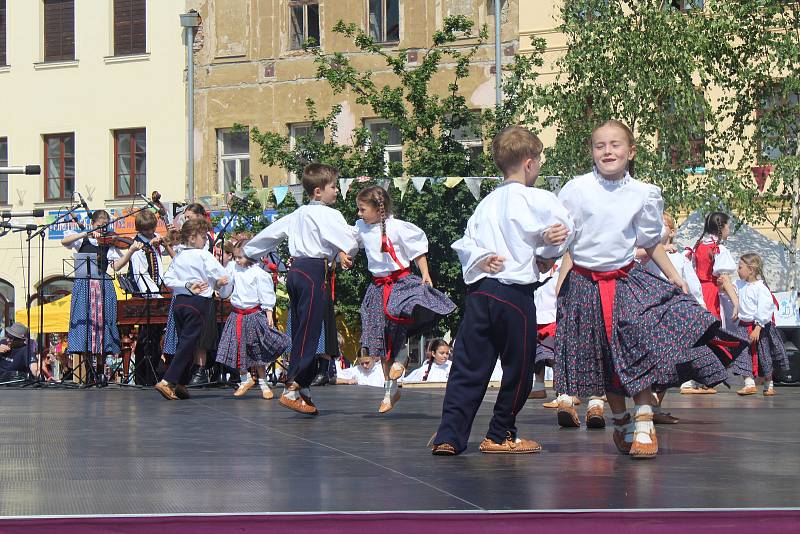 Na náměstí Svobody vystoupily soubory z tuzemska i zahraničí.