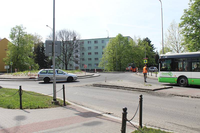 Komplikovaná situace čeká motoristy také na silnici II/477 na výpadovce na Staré Město.