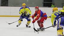 V závěrečném střetnutí základní části porazili hokejisté Frýdku-Místku (modročervené dresy) na domácím ledě Břeclav 8:2.