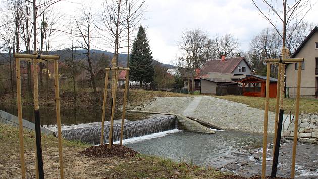 Domy a chaty v Raškovicích jsou chráněny obnovenými spádovými stupni.