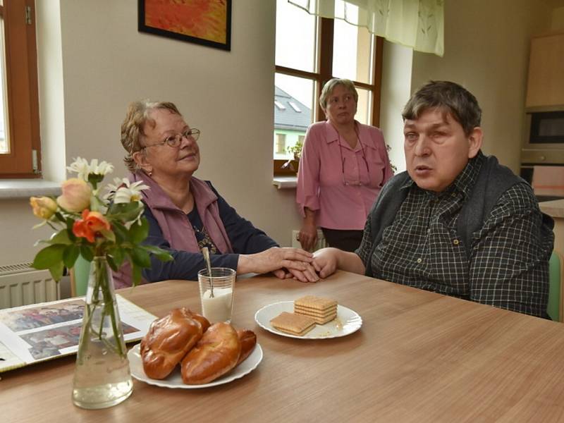 V opraveném domku našli nový domov nevidomí a neslyšící v kombinaci s mentálním postižením. 