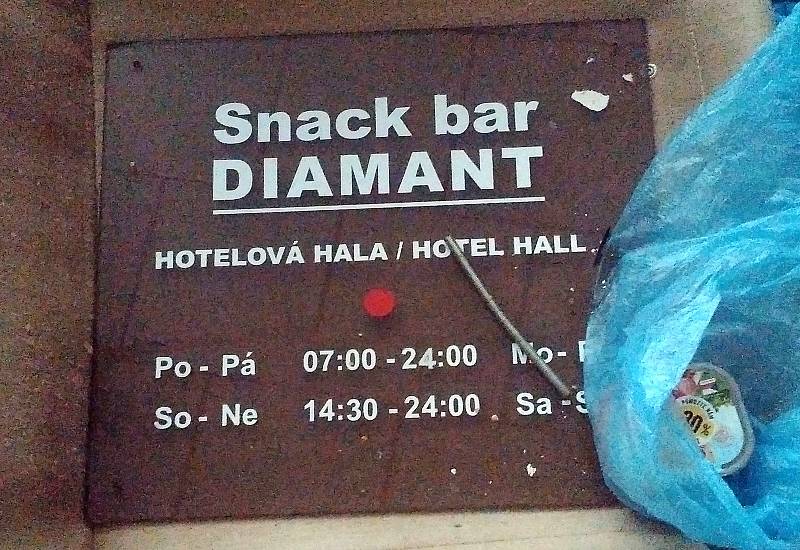 Společnost Distep začala vyklízet Hotel Centrum, 12. května 2022 ve Frýdku-Místku.