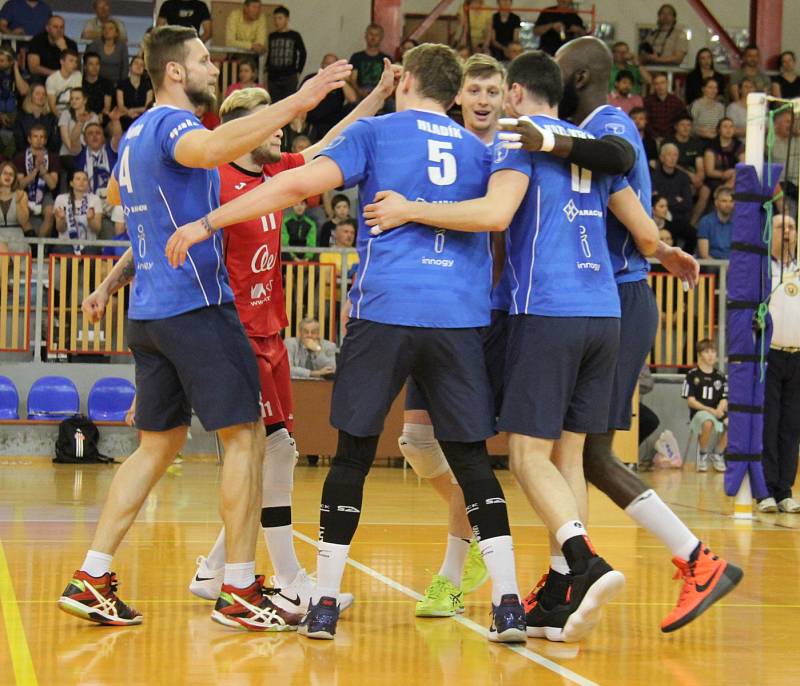 Barážová série mezi Black Volley Beskydy a Aerem Odolena Voda pokračuje v sobotu rozhodujícím zápasem na palubovce soupeře.