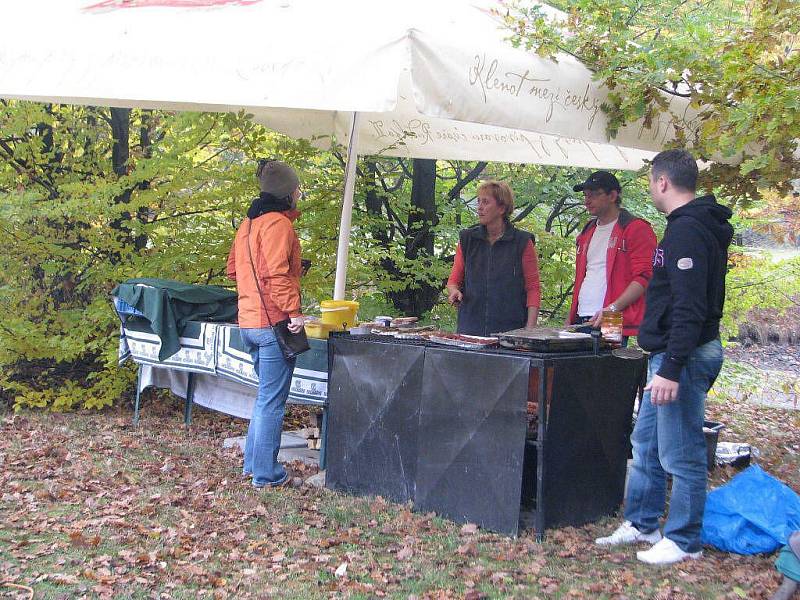 V hukvaldské oboře proběhl ve středu výlov rybníka.