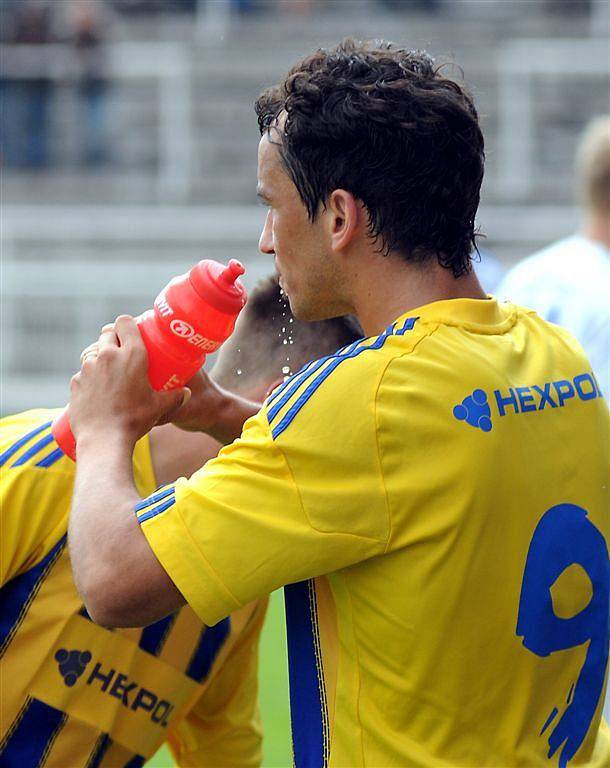 Třetiligoví fotbalisté Frýdku-Místku zdolali v domácím prostředí Uničov 2:0.