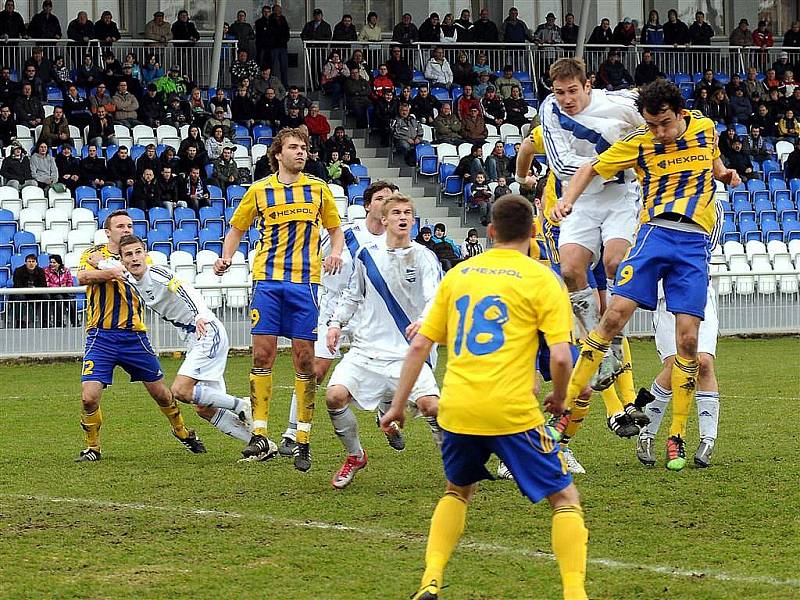 Fotbalisté Frýdku-Místku v úvodním jarním zápase prohráli na svém trávníku s Uničovem 0:1.