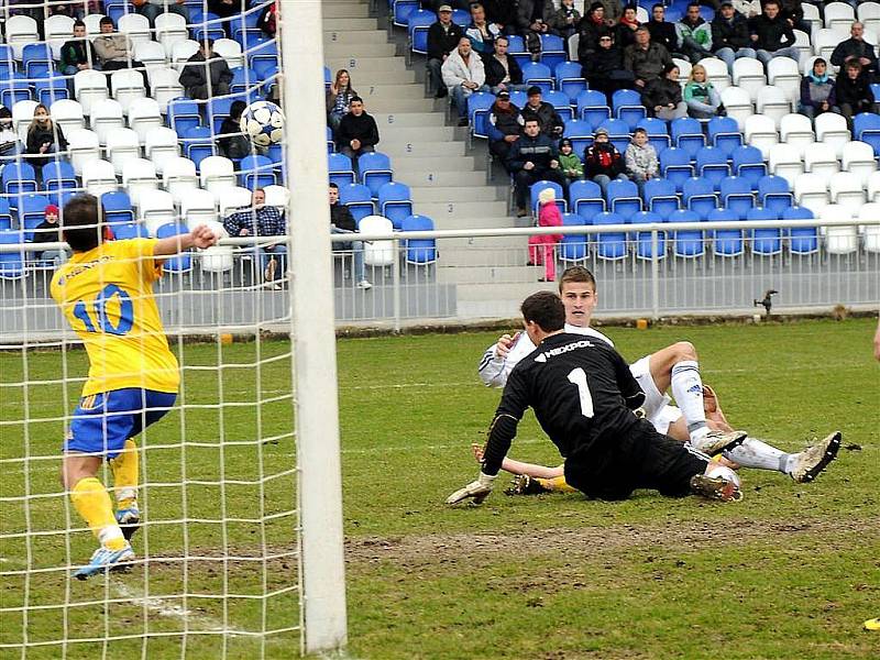 Fotbalisté Frýdku-Místku v úvodním jarním zápase prohráli na svém trávníku s Uničovem 0:1.